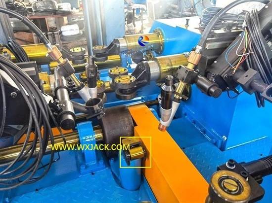 Fig4 3 in 1 H Beam Fabrication Welding Machine 44 Рис. 4. Сварочный аппарат для изготовления двутавровых балок 3 в 1 44