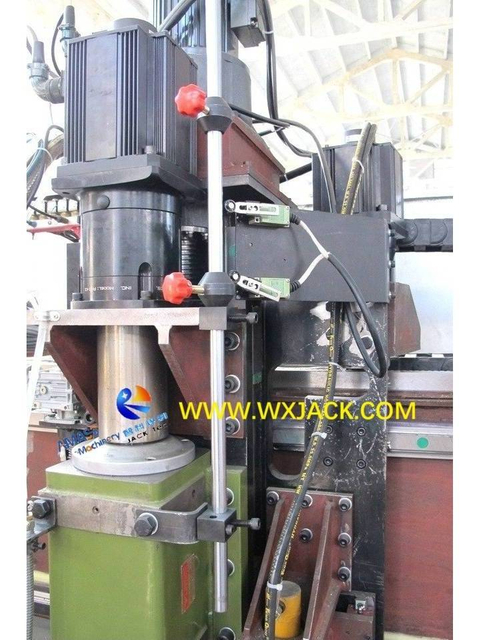 3 CNC Drilling and Rutch Machine 15 IMG_2768
