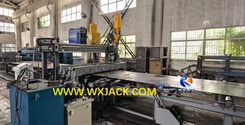 Рис. 10. Аппарат для стыковой сварки стальных пластин 43