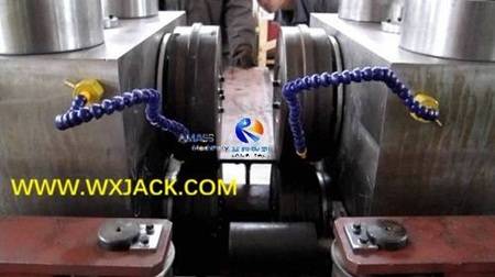 Рис. 8. Станок для закругления кромок небольших листов 23