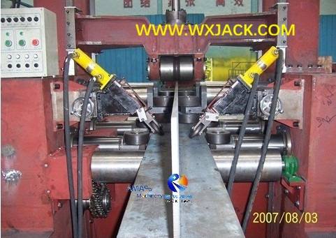 Рис.3 Машина для сборки и прихваточной сварки IH-балки 10