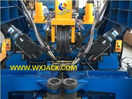 Рис. 3 Интегральная машина для выпрямления сварного шва в сборе дальней балки 7