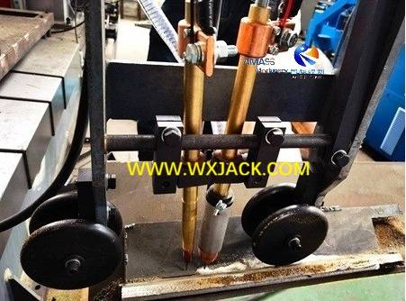 Рис. 6. Машина для сварки двутавровых балок 31.