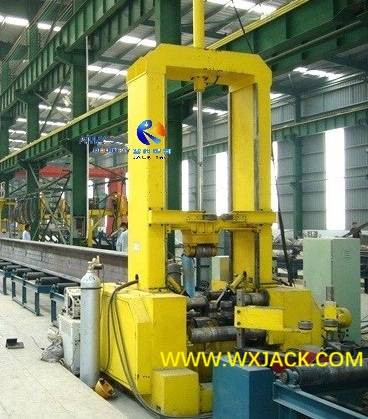 Рис.1 Машина для сборки двутавровой балки 15 