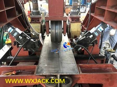 Рис. 5. Аппарат для сварки двутавровых балок 3 в 1 12