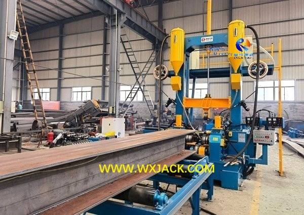 Рис. 13. Аппарат для сварки двутавровых балок 3 в 1 37