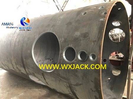 Рис. 4. 5- или 7-осевой труборезной станок с ЧПУ 45