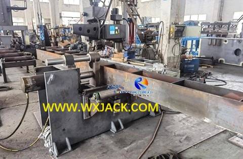 Рис. 21. Горизонтальный пресс-правильный станок с двутавровой балкой 19