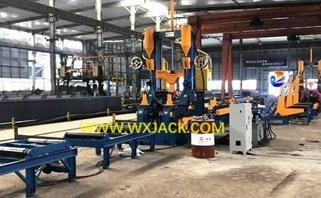 Рис. 2 Вертикальный сварочный аппарат для сварки двутавровых балок 3 в 1 85