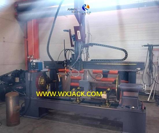 Рис.1 Внешний кольцевой шов и машина для сварки продольных швов 16