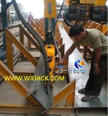 Рис. 2. Машина для сварки балок IH 4.