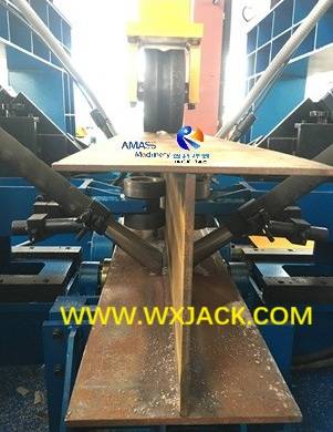 Рис. 4. Машина для сварки двутавровых балок «три в одном» 16