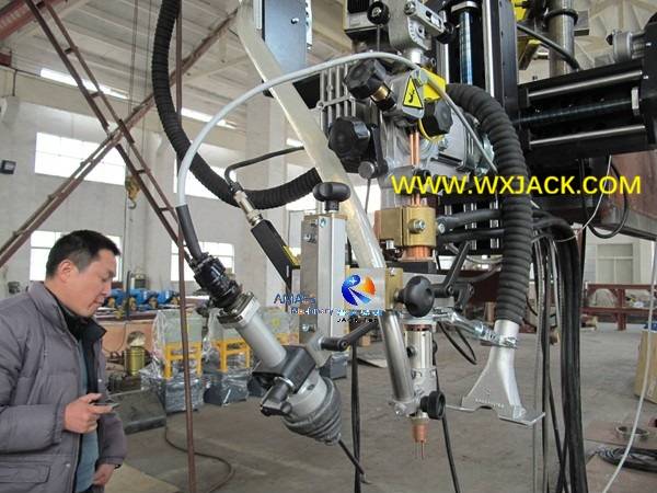 Рис. 1 Сварочный манипулятор колонной стрелы 21 IMG_3535